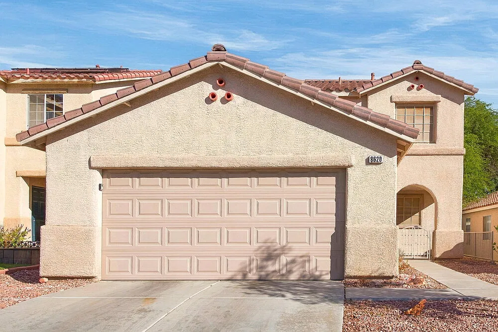 3 bed, 2.5 bath, 1683 sqft, $1,975 — Photo 1
