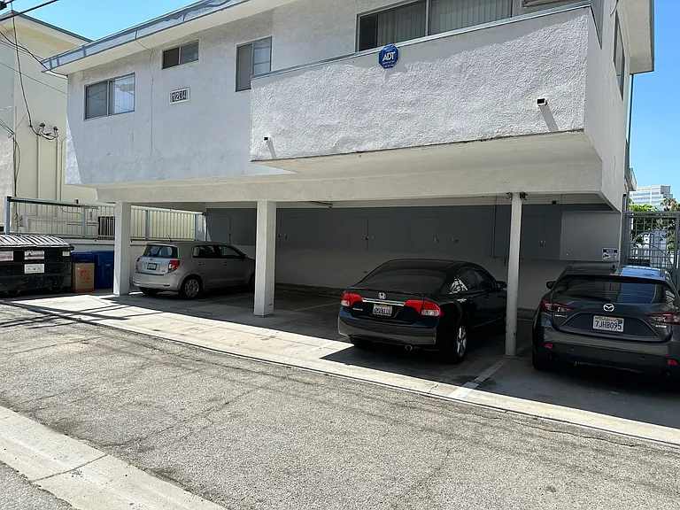 1234 S Saltair Ave #4 — Photo 3
