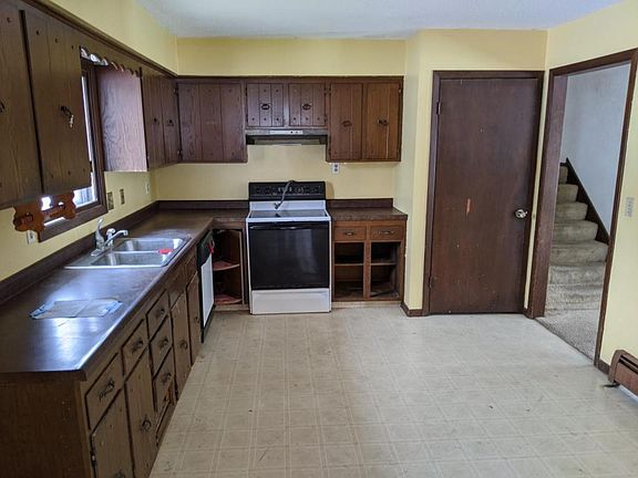 2nd image of 43111 John Adams Dr