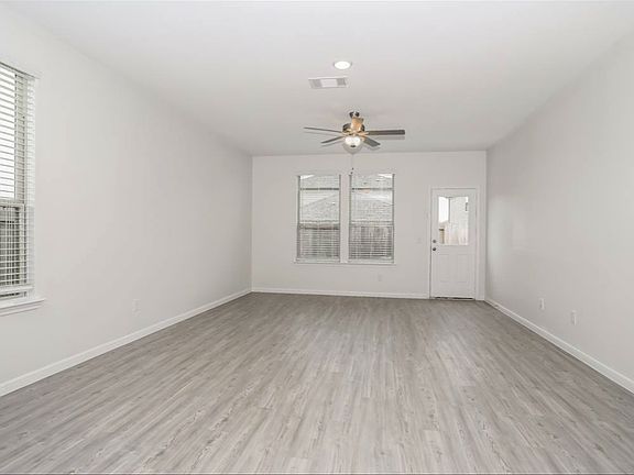 4th image of 11050 Varmus Dr