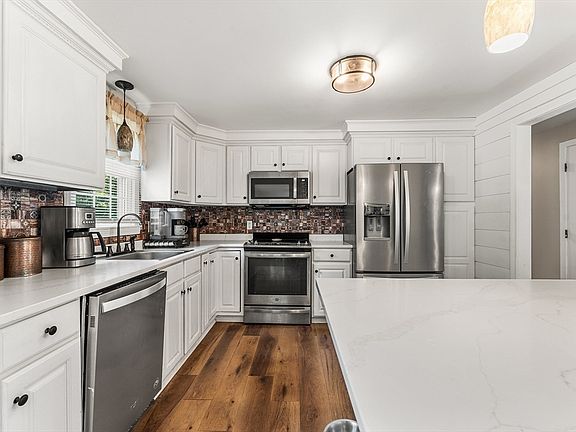3rd image of 841 Union St