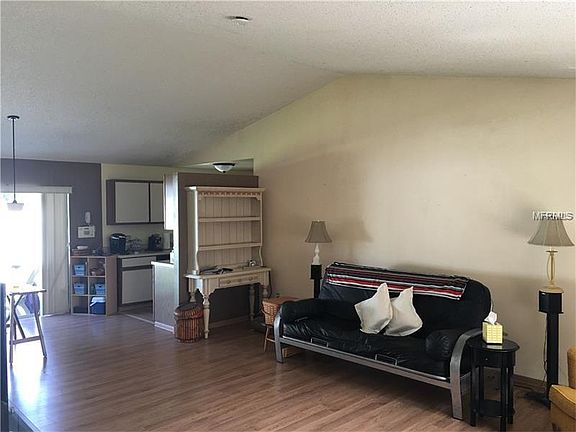 2nd image of 934 Kentucky Woods Ln E