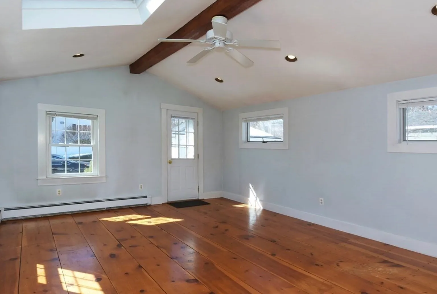 1 bed, 1.0 bath, 800 sqft, $2,000 — Photo 3