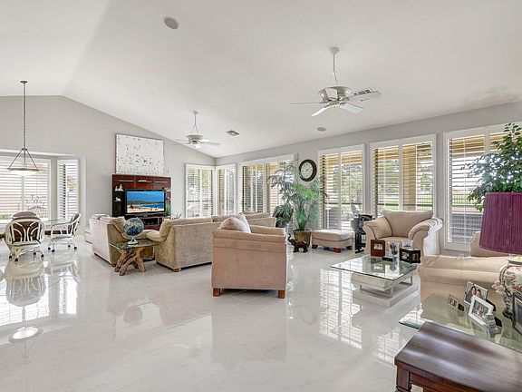 4th image of 471 W Cherrywood Dr