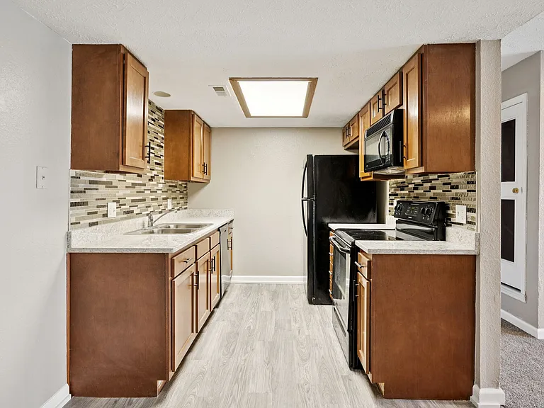 Raintree Apartments — Photo 18