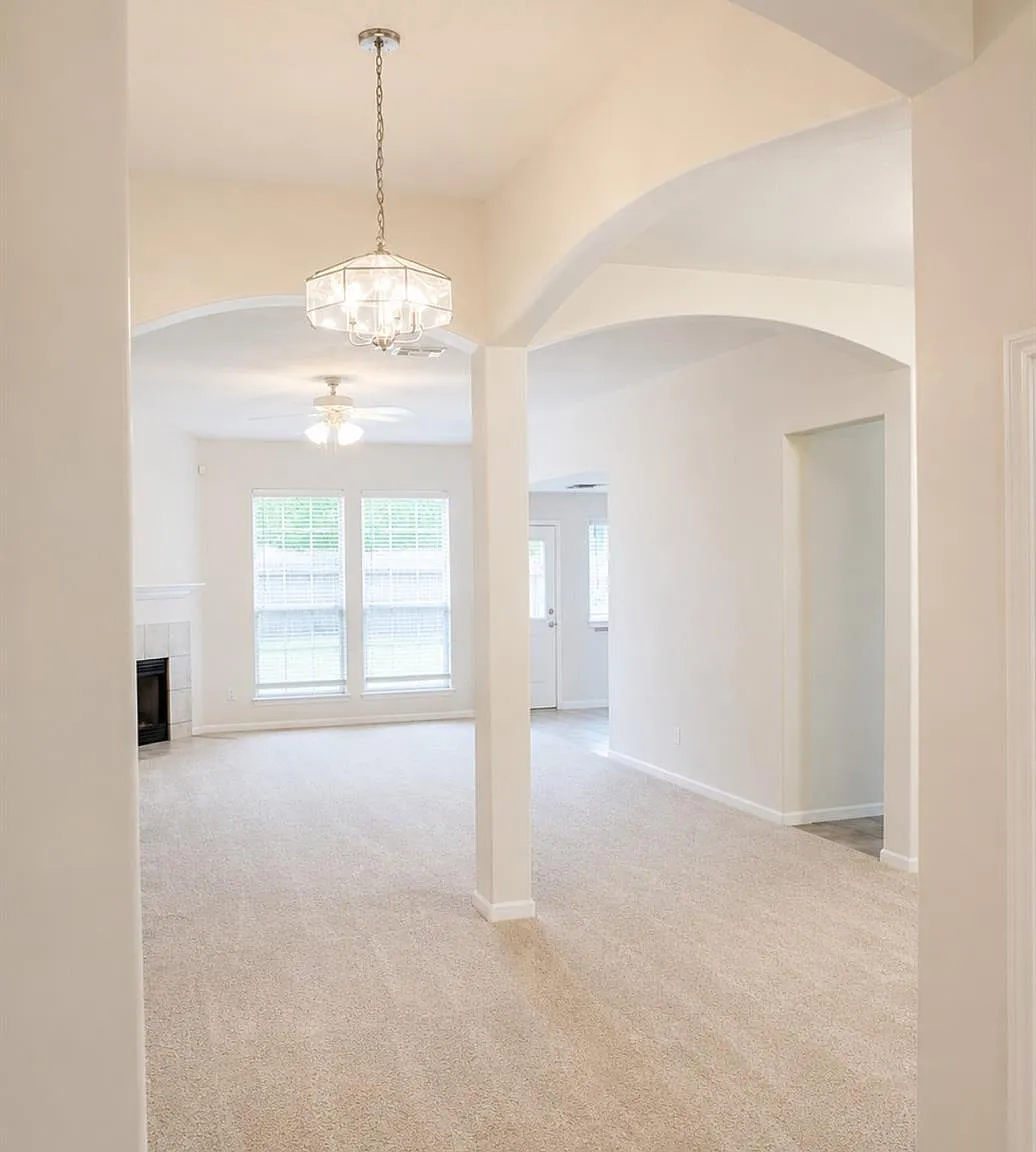 3 bed, 2.0 bath, 1803 sqft, $1,850 — Photo 3