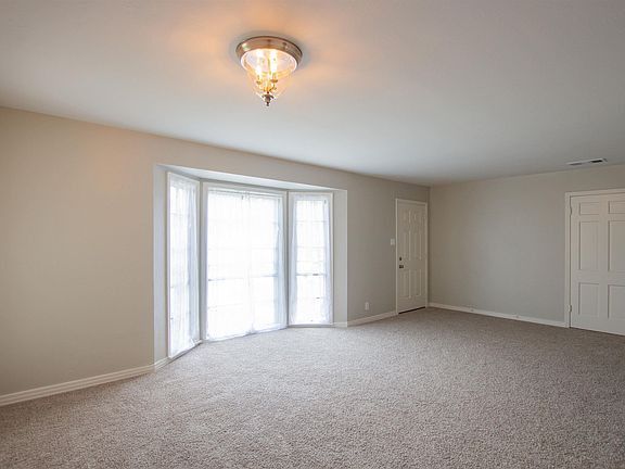 4th image of 849 S Palmer Ave