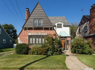 36 Hemlock St, Floral Park, NY 11001