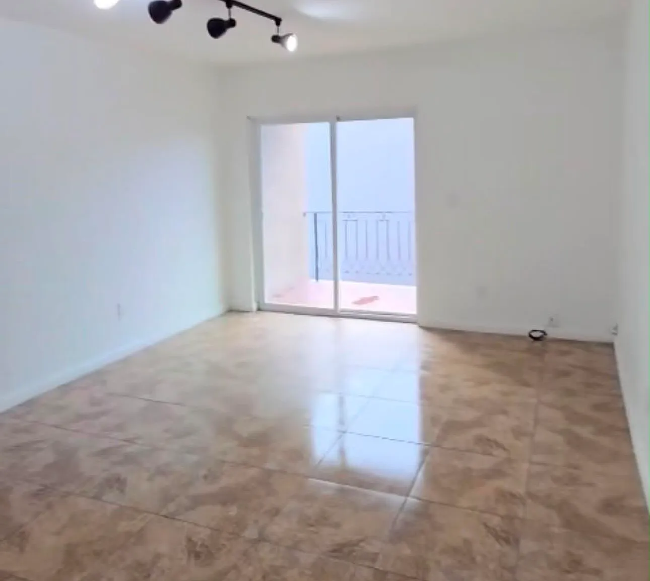 1 bed, 1.0 bath, 591 sqft, $1,800 — Photo 1