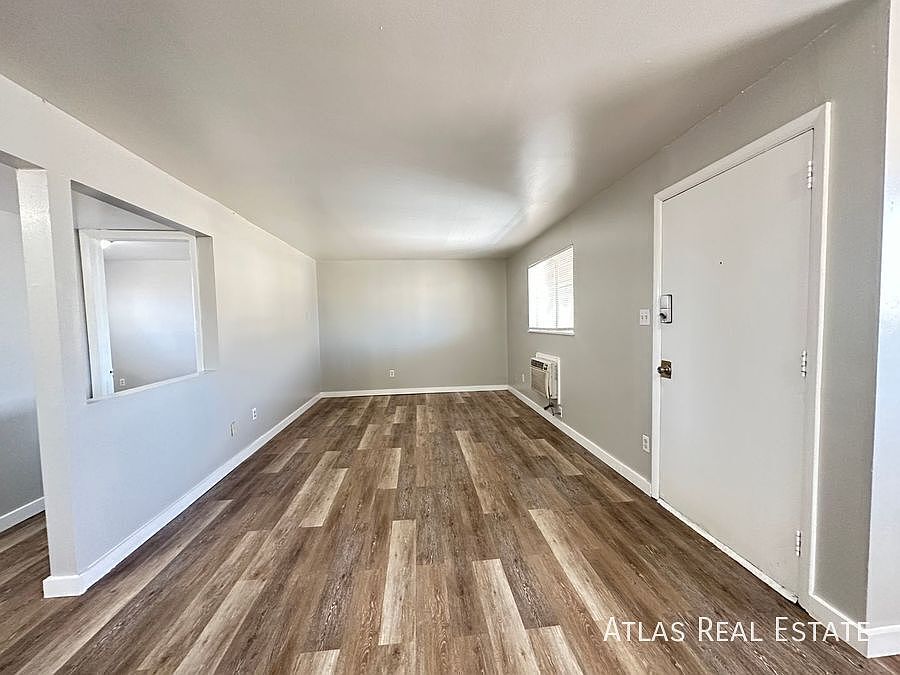 1st image of 2707 N Chestnut St APT 3