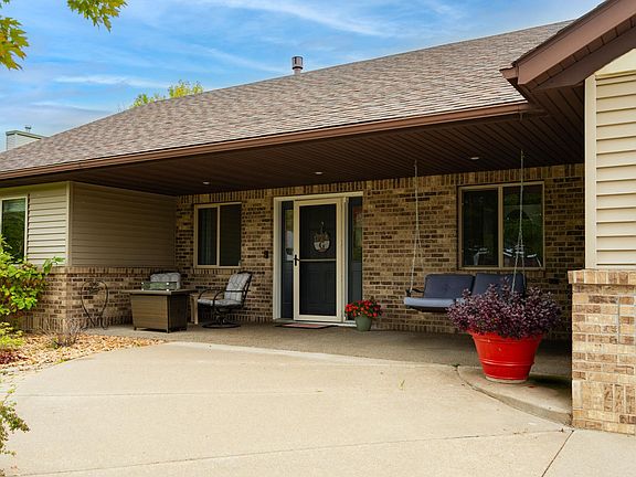 2nd image of 426 Maple Dr