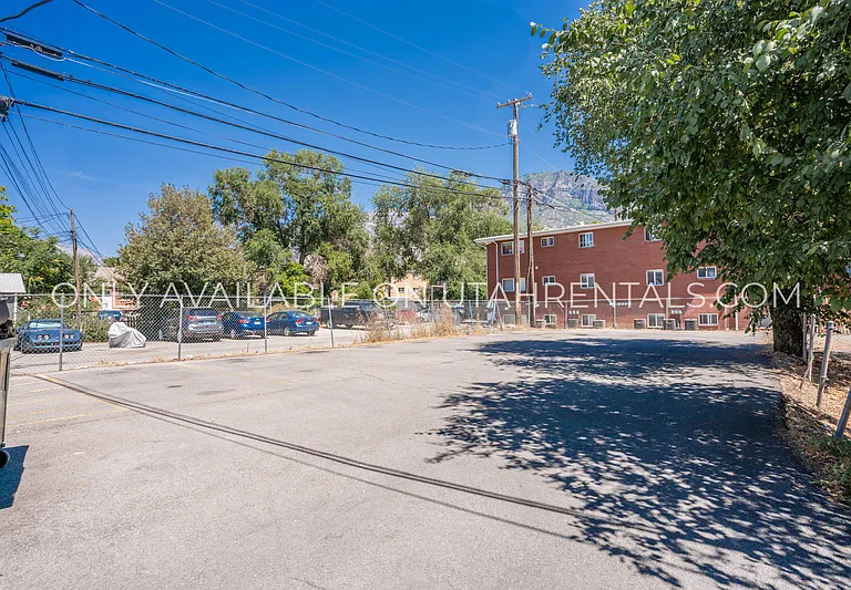 442 N 200 E #3 — Photo 8