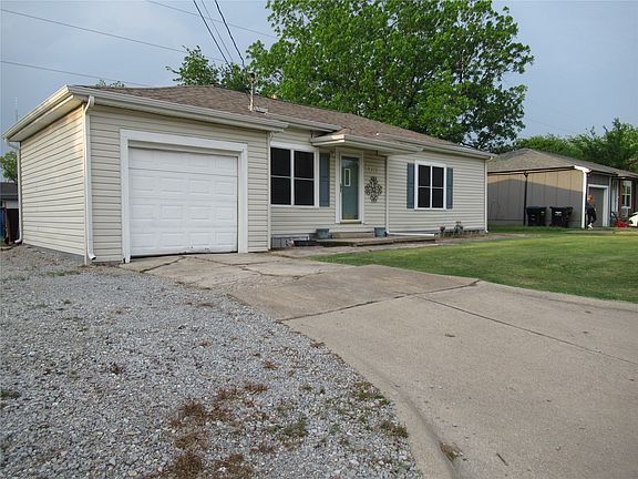 2nd image of 2213 Greenville St