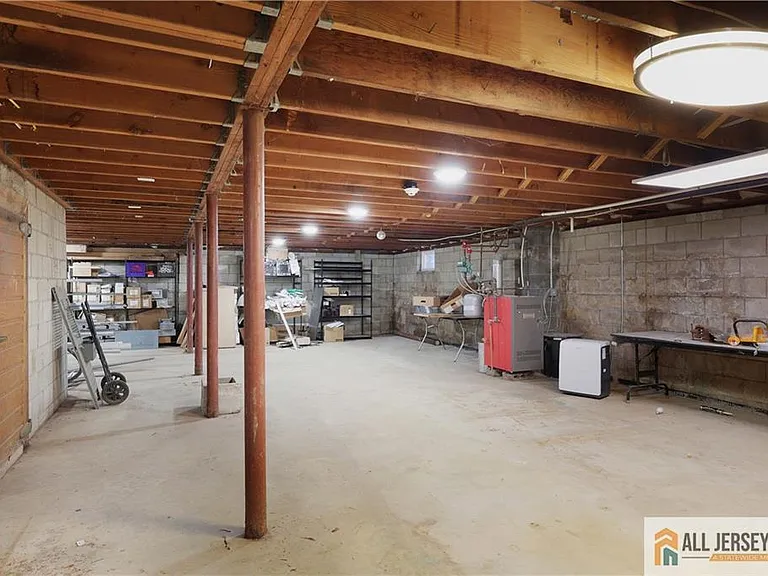 215 Washington Rd — Photo 26