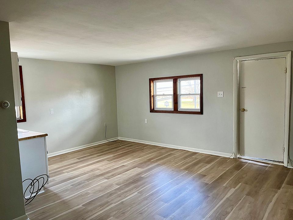 2nd image of 1442 Charlestown Rd #4