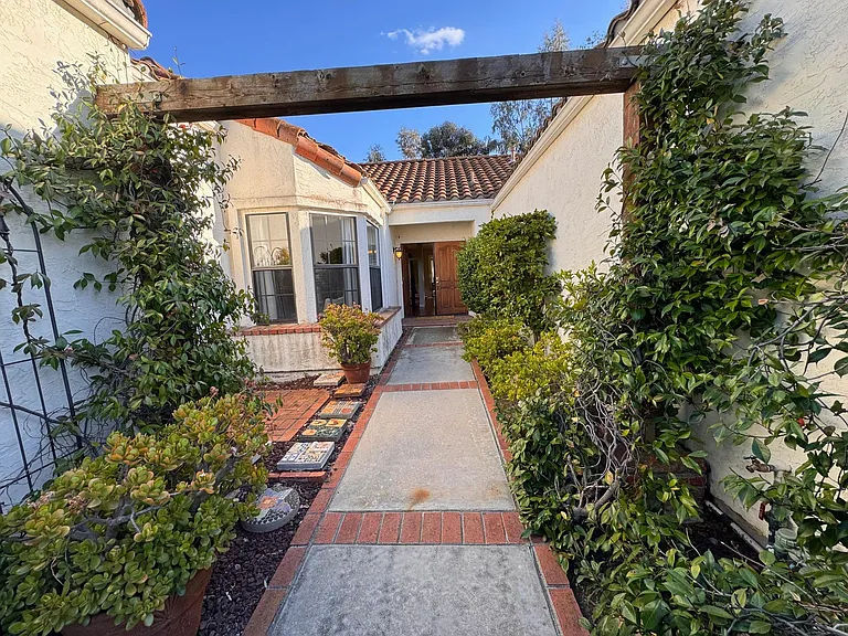 12571 Avenida Tineo — Photo 2
