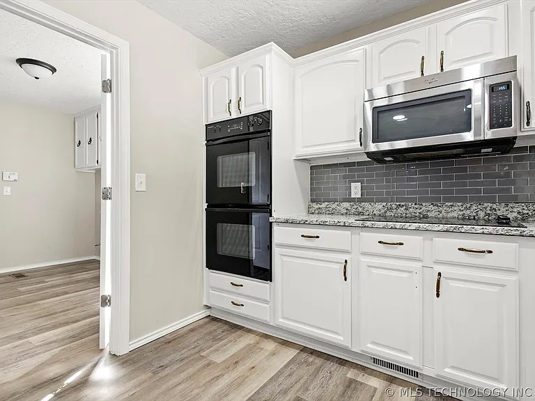 8610 Meadowood Cir — Photo 8