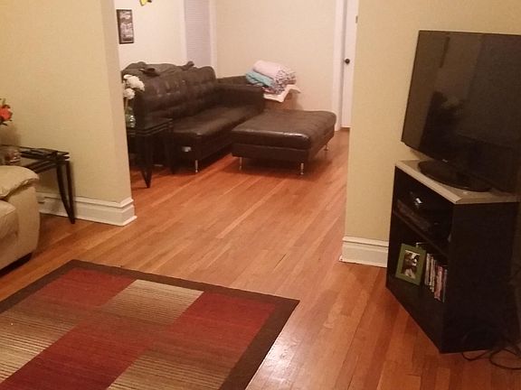 5th image of 2427 W Gunnison St