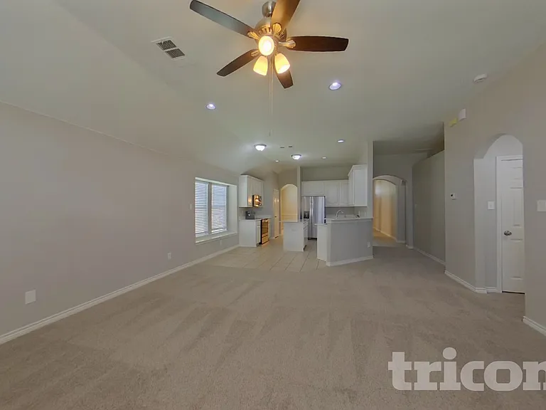 1217 Glencoe Dr — Photo 2