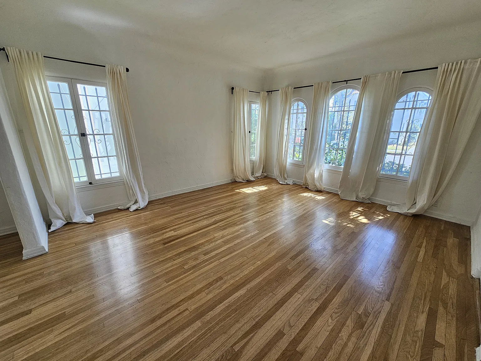 2 bed, 1430 sqft, $3,395 — Photo 3