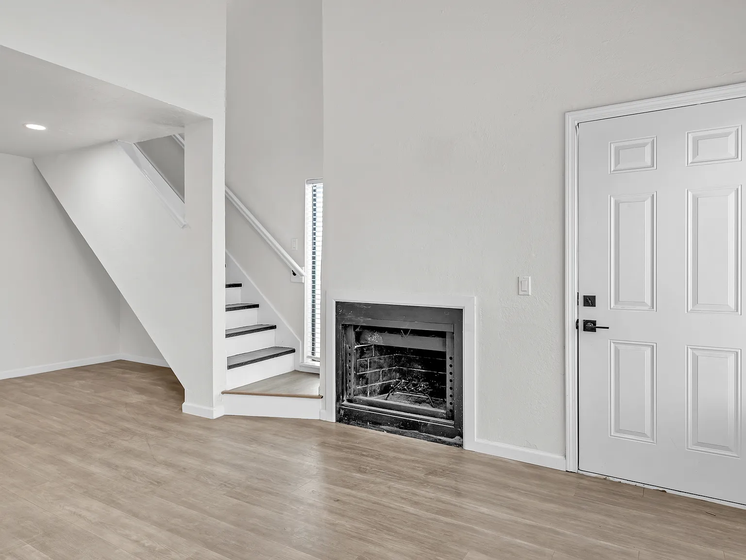 2 bed, 950 sqft, $1,400 — Photo 1