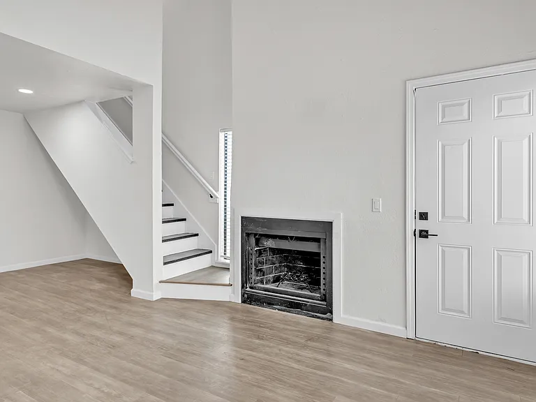 11560 N May Ave #205 — Photo 2