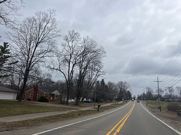 4th image of 304 W Clarkston Rd