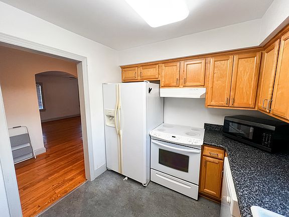 5th image of 123 Pollock St #123
