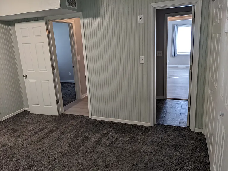 2219 W 4th St — Photo 17