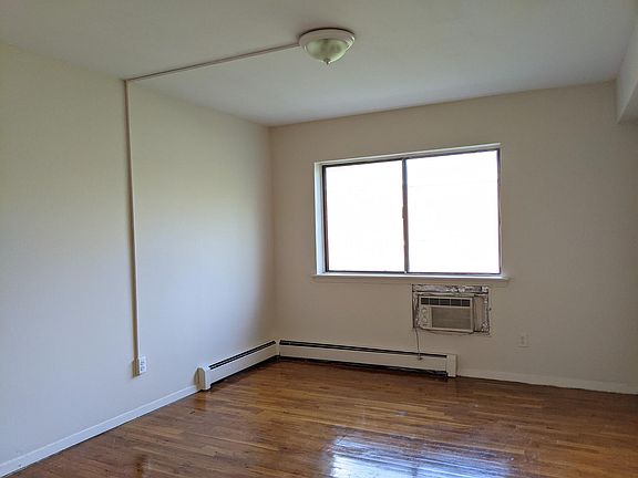 5th image of 121 Lyman Ave #1A