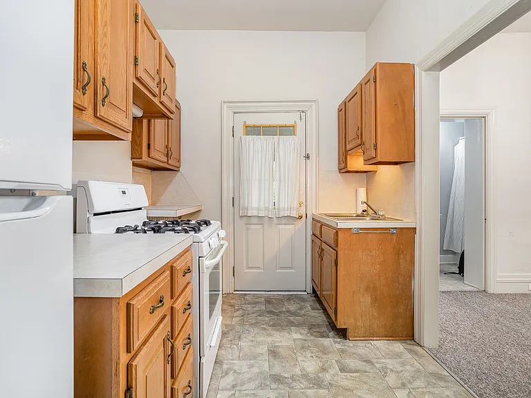 133 W High St — Photo 17