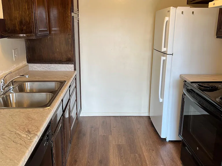 119 W Live Oak St #G — Photo 8