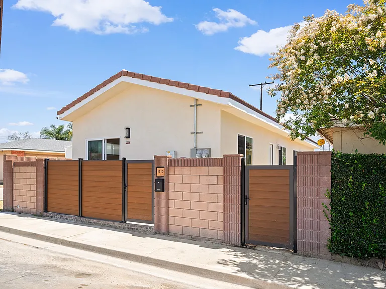 1316 S Raleo Ave — Photo 3