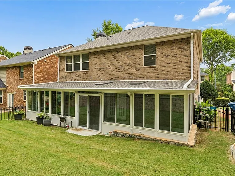 5011 Morriscastle Dr — Photo 41
