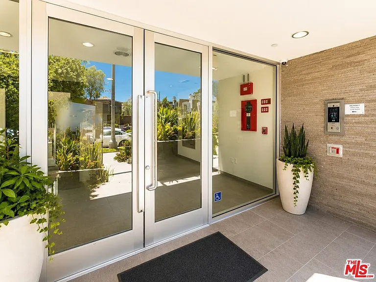 7857 W Manchester Ave #Penthouse 6 — Photo 3