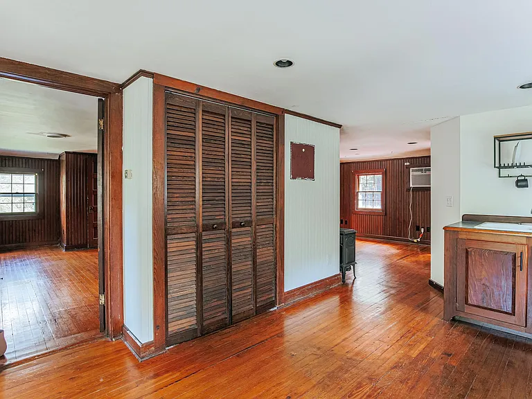 860 Elizabeth Ln — Photo 12
