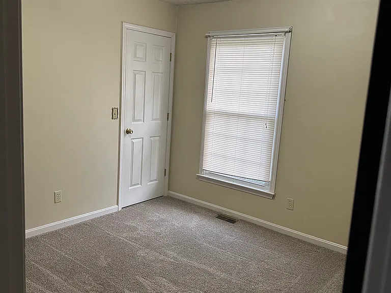 202 Fairview Cir — Photo 11