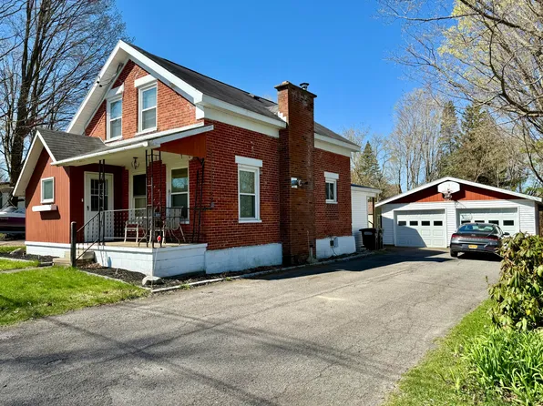 8 Franklin St, Chateaugay, NY 12920