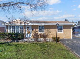 7410 W 114th St, Worth, IL