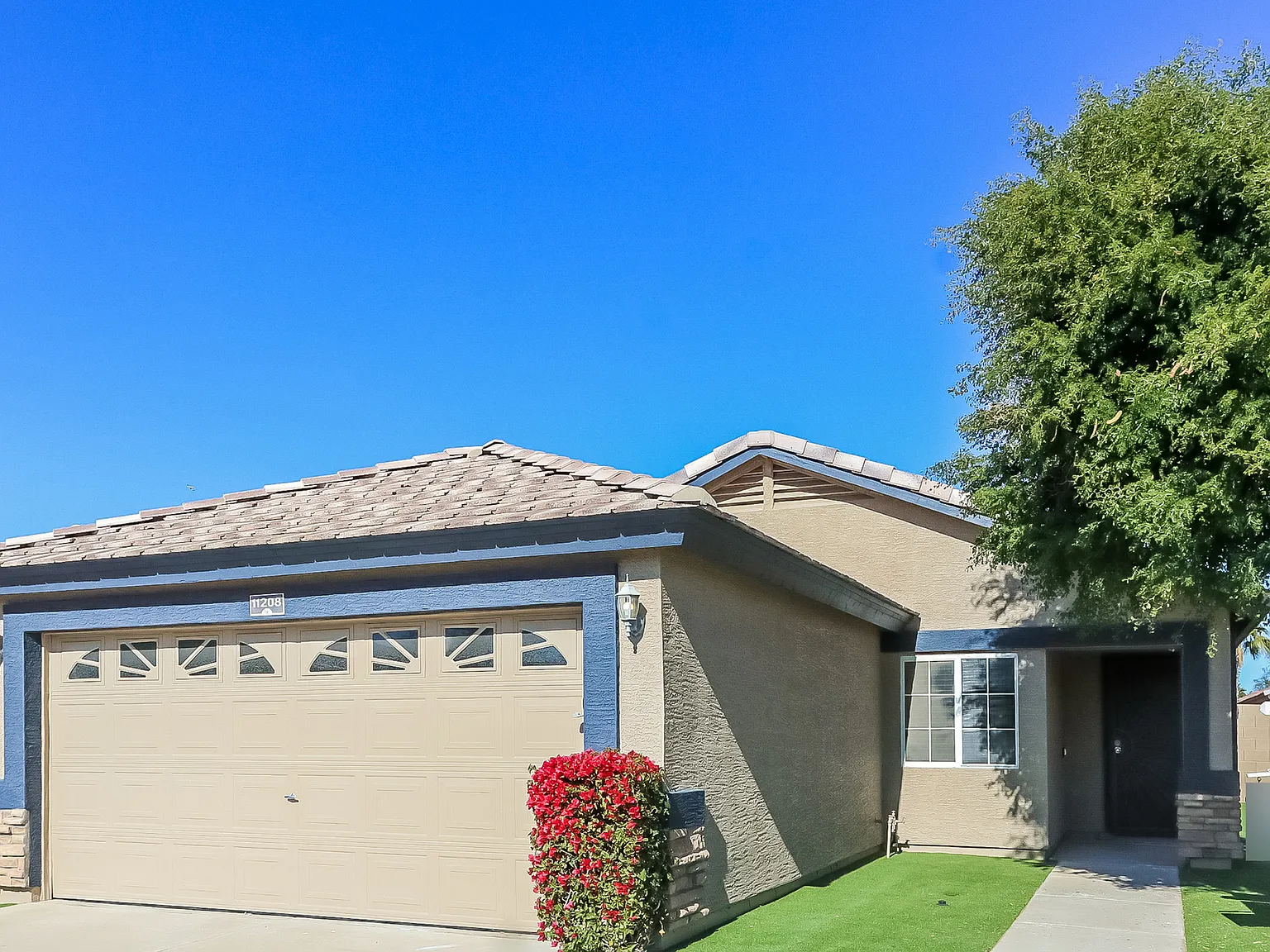 3 bed, 1090 sqft, $2,075 — Photo 3
