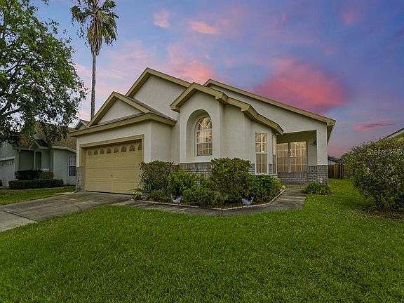 3rd image of 131 Sunny Oak Trl