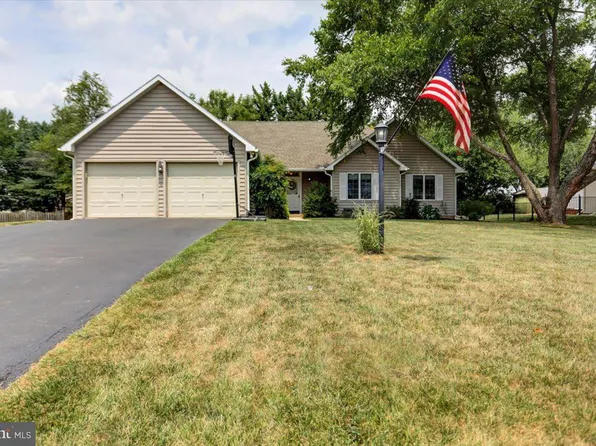 19113 Olde Waterford Rd, Hagerstown, MD 21742