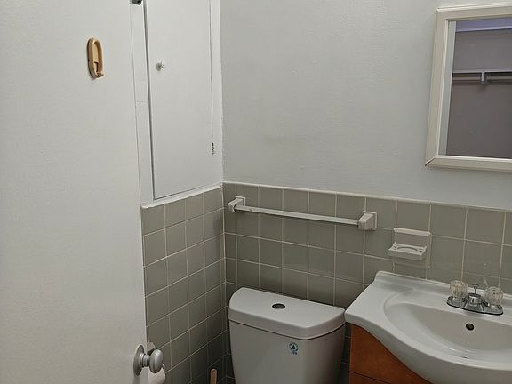5th image of 1021 Arlington Blvd APT 1101