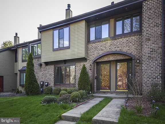 2nd image of 44 Essex Pl