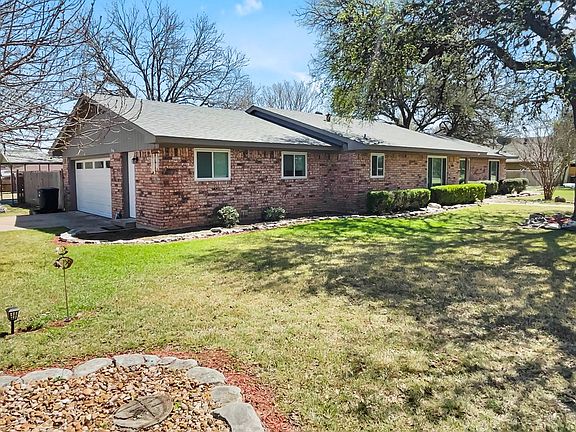 3rd image of 172 Hilltop Dr