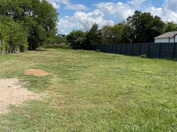1904 S Sam Houston Rd, Mesquite, TX 75149