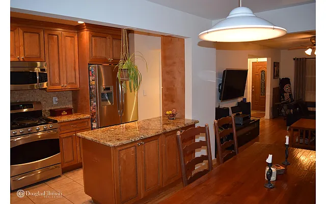 Rented by Douglas Elliman | media 22