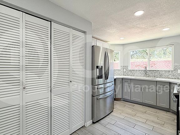 4th image of 1331 W Andorra Dr