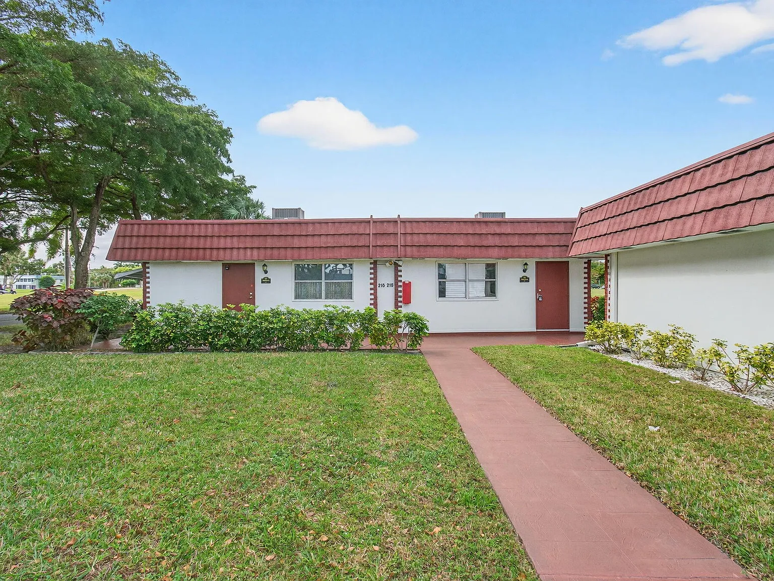 2 bed, 2.0 bath, 880 sqft, $1,600 — Photo 3