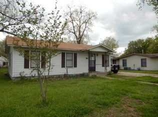 1122 Parr St, Luling, TX 78648